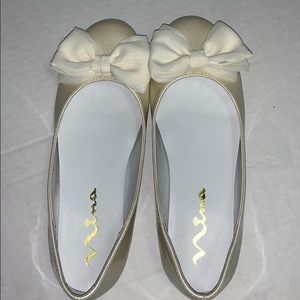 Girls Cream Ballet Flats with Pretty Bow.